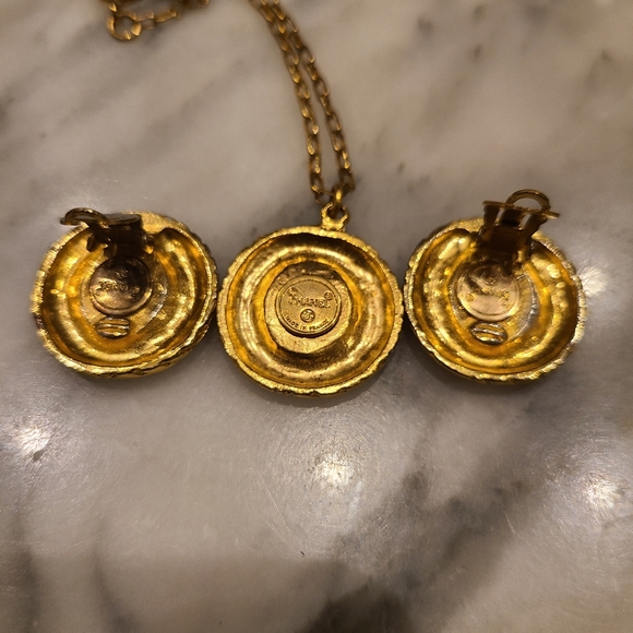 AUTH CHANEL 18K GOLD PLATED CC LOGO NECKLACE & EARRINGS SET - Picture 7 of 14